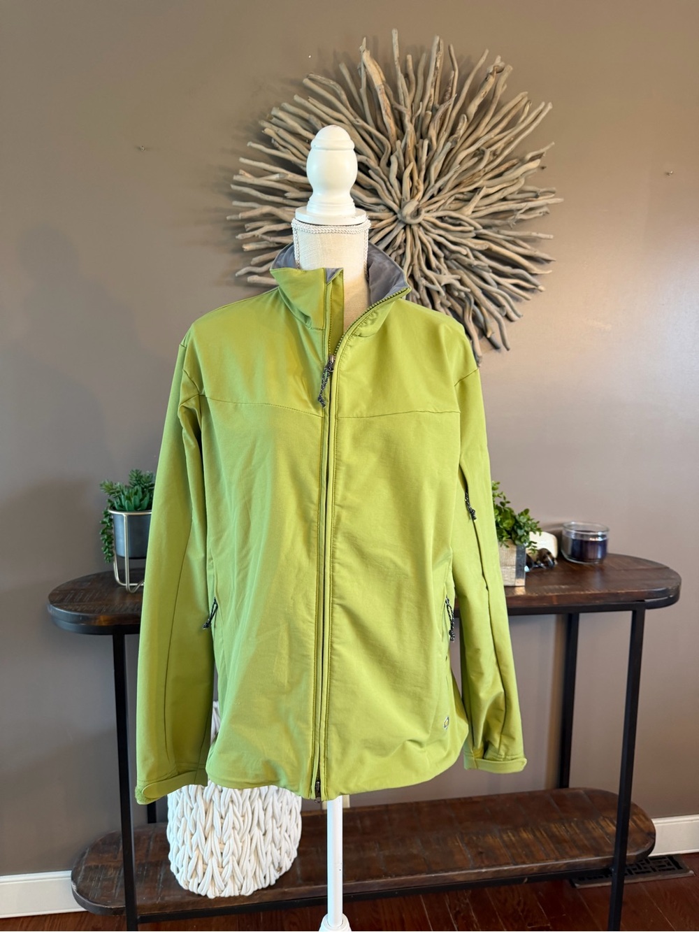 Mountain Hardwear lightweight jacket